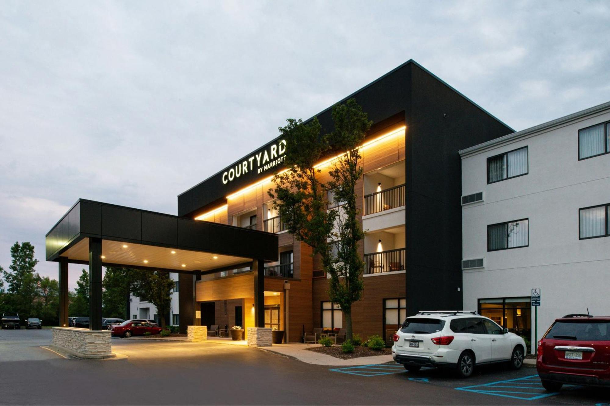 Courtyard Detroit 3* Utica